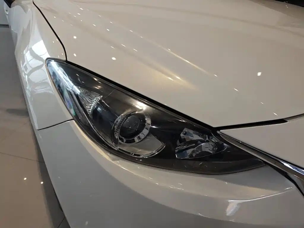Mazda 3 Axela 2015 — фото 13