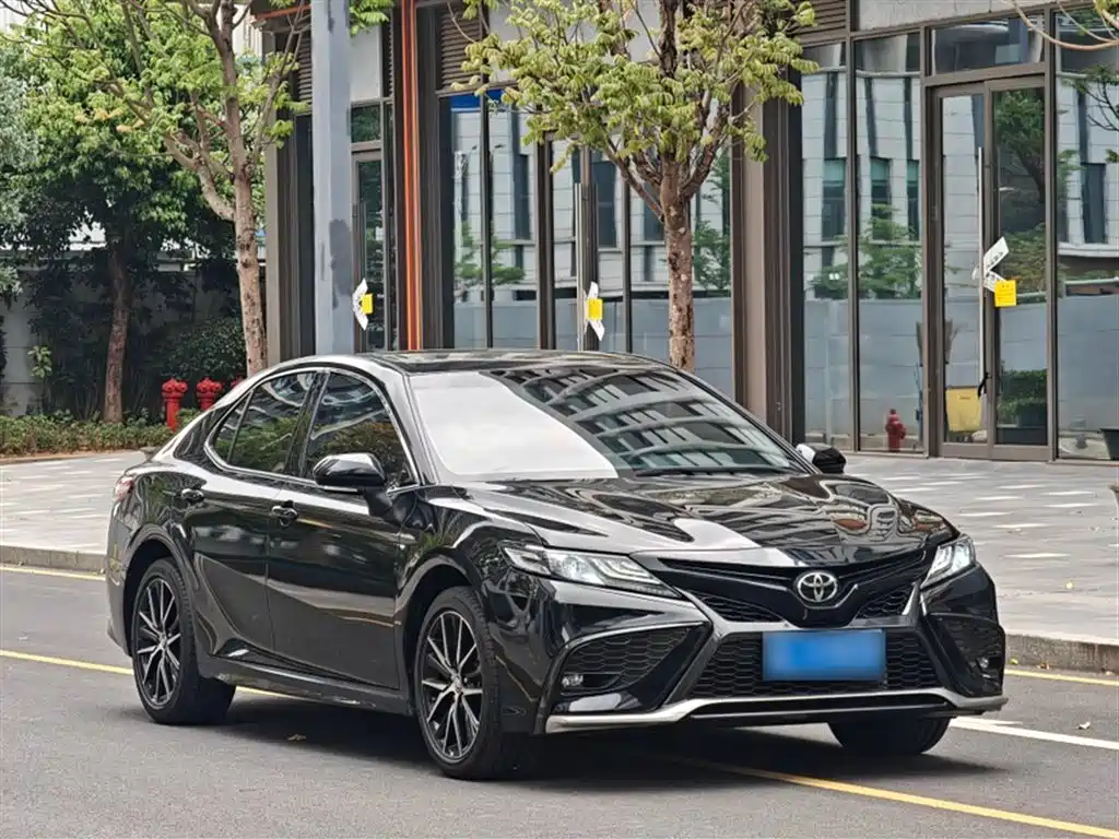 Toyota Camry 2023 — фото 18
