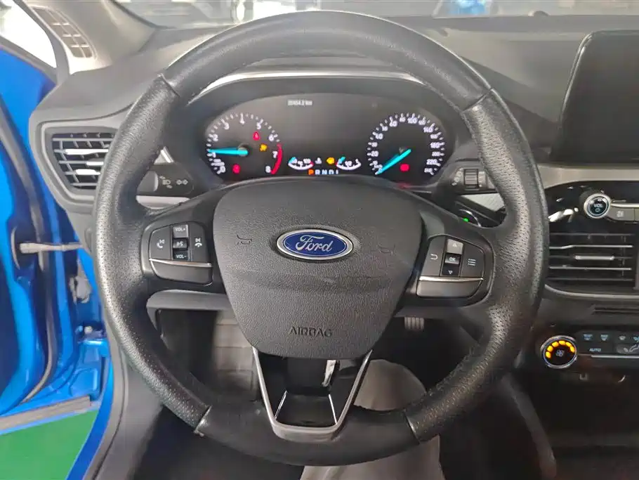 Ford Focus 2019 — фото 15
