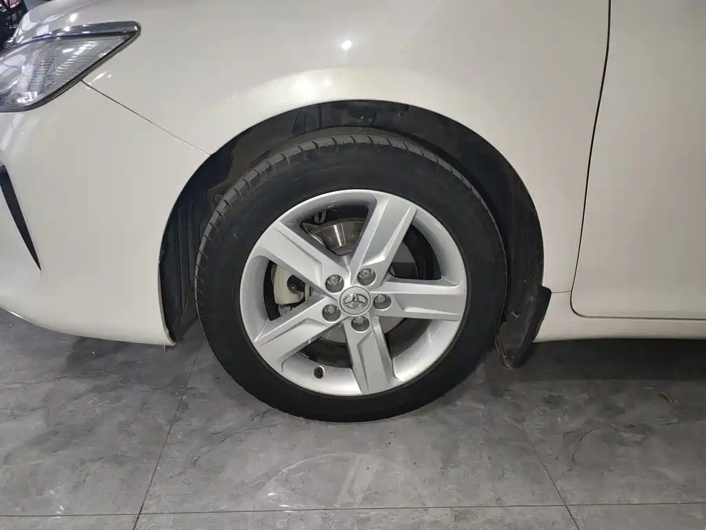 Toyota Camry 2015 — фото 23