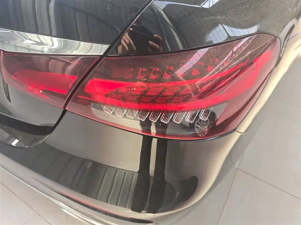 Mercedes-Benz E-Class 2023 — фото 8