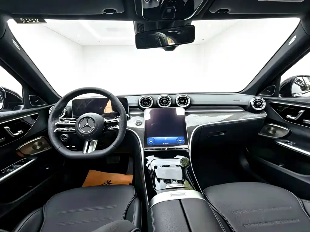 Mercedes-Benz C-Class 2023 — фото 4
