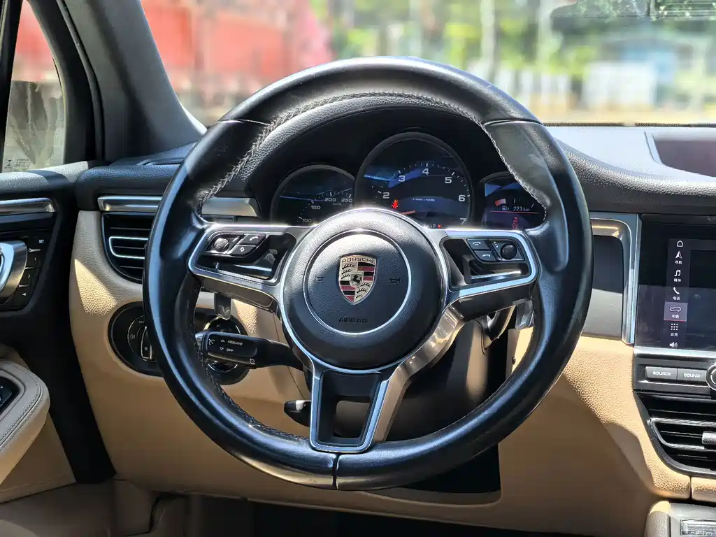 Porsche Macan 2019 — фото 11