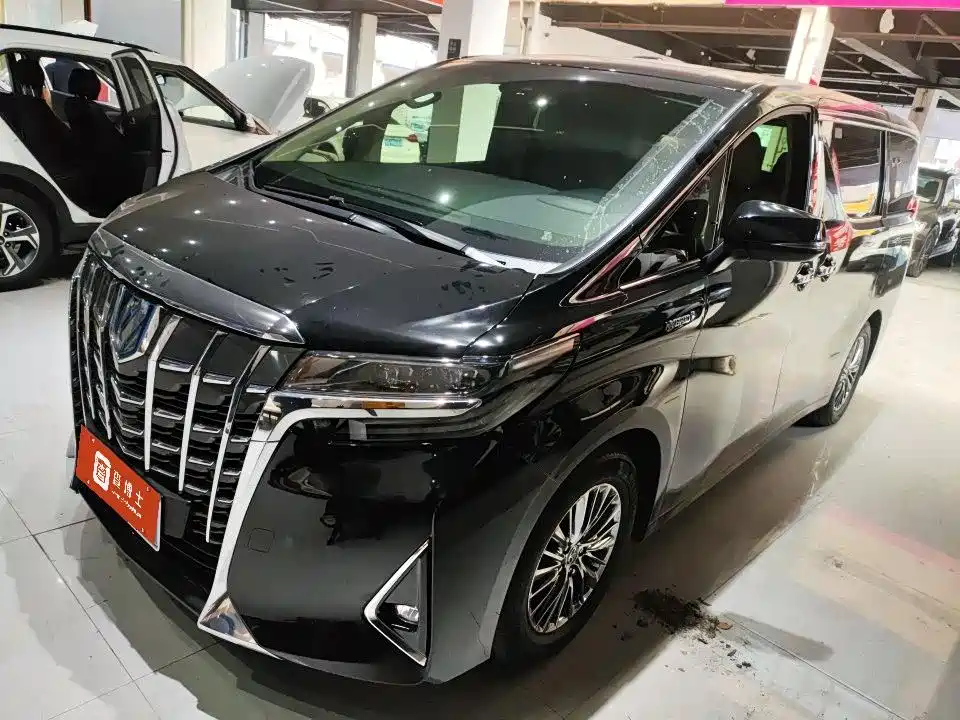 Toyota Alphard 2021 — фото 1
