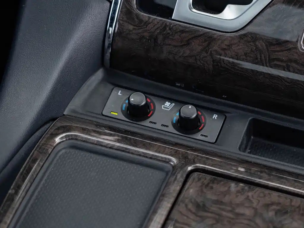 Toyota Alphard 2021 — фото 18