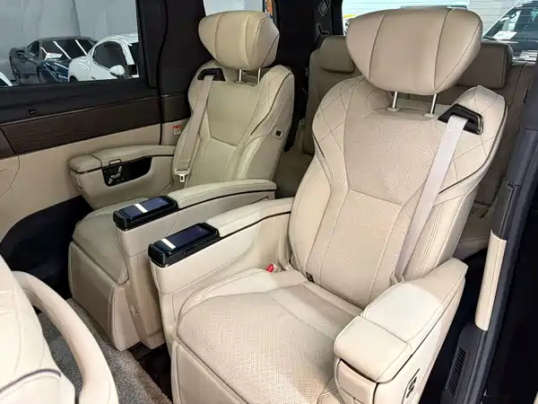 Toyota Vellfire 2023