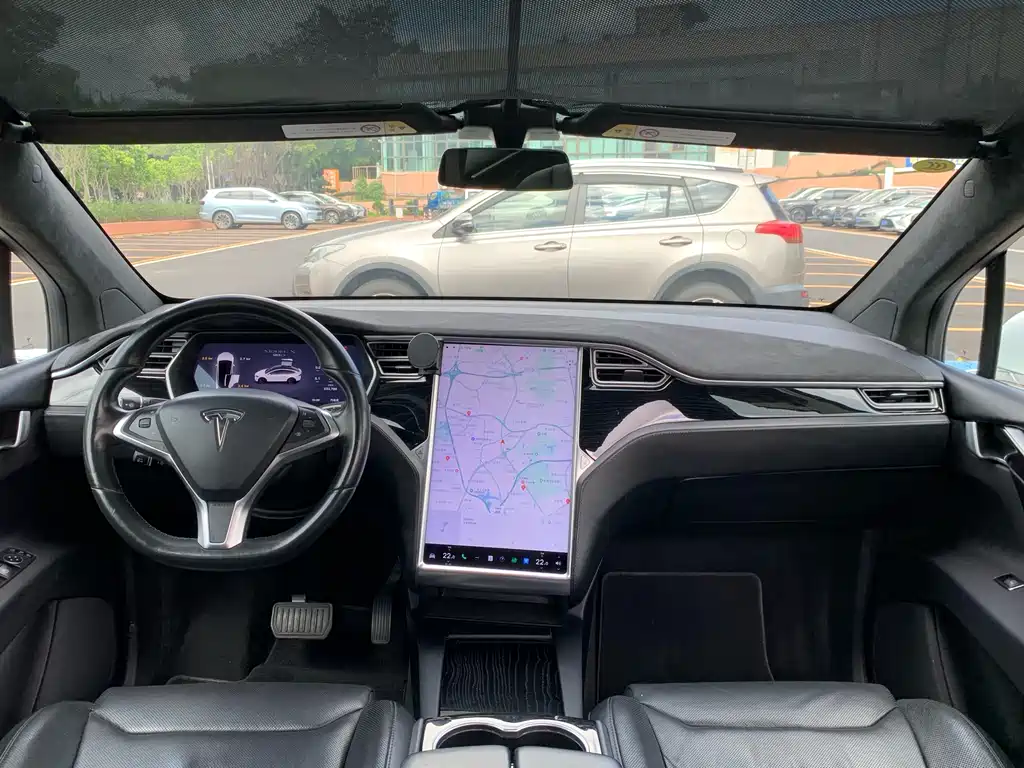 Tesla Model X 2016 — фото 32