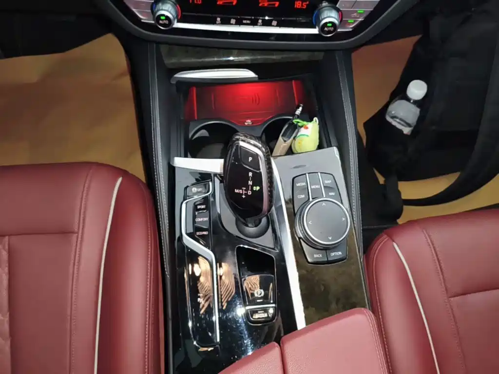 BMW 5 Series 2021 — фото 14