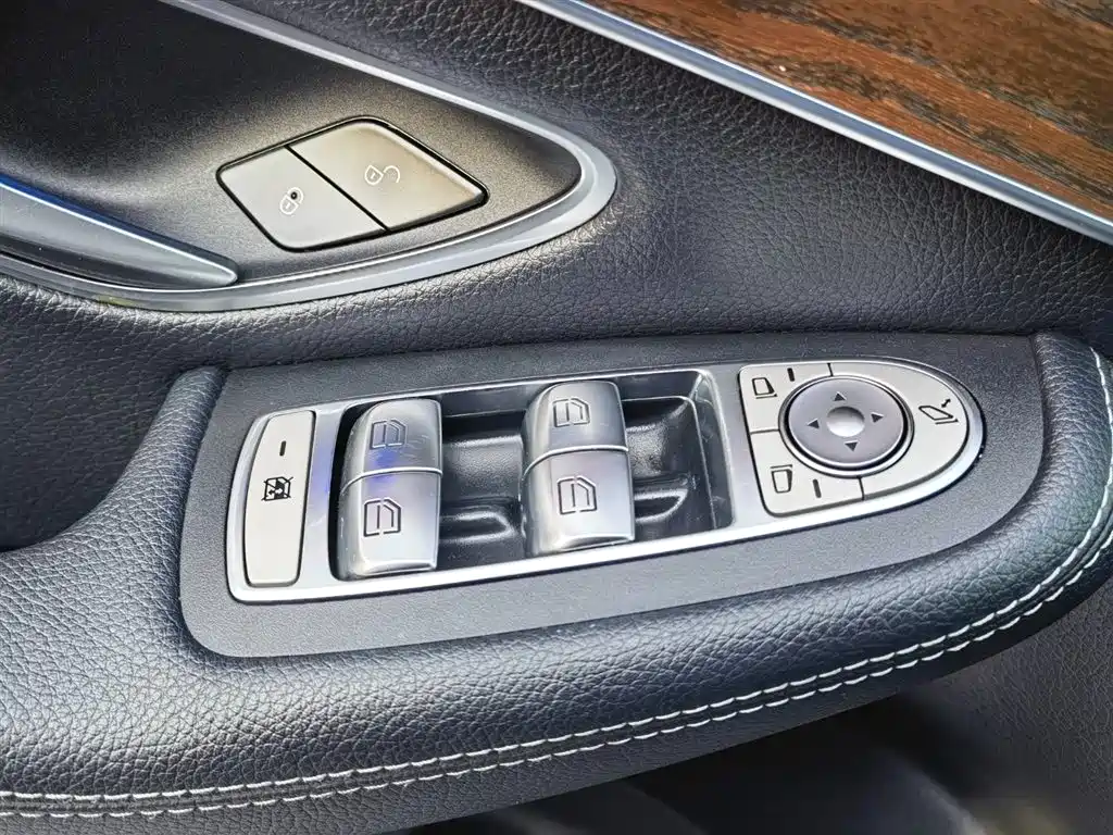Mercedes-Benz GLC 2020 — фото 33