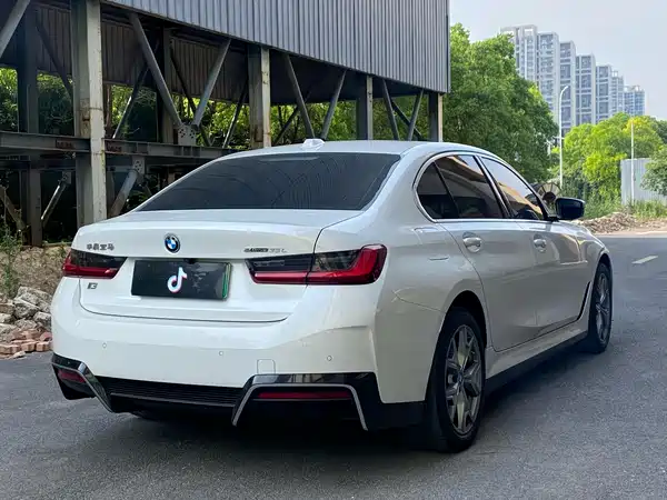 BMW i3 2024