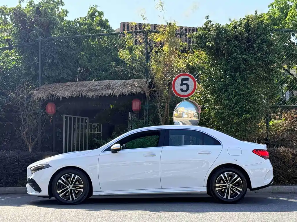 Mercedes-Benz A-Class 2023 — фото 9