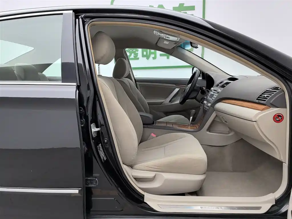 Toyota Camry 2013 — фото 23