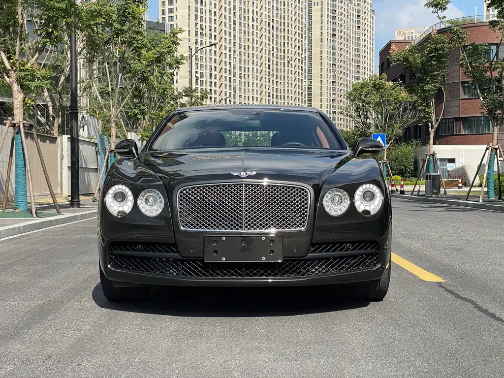 Bentley Flying Spur 2018 — фото 2