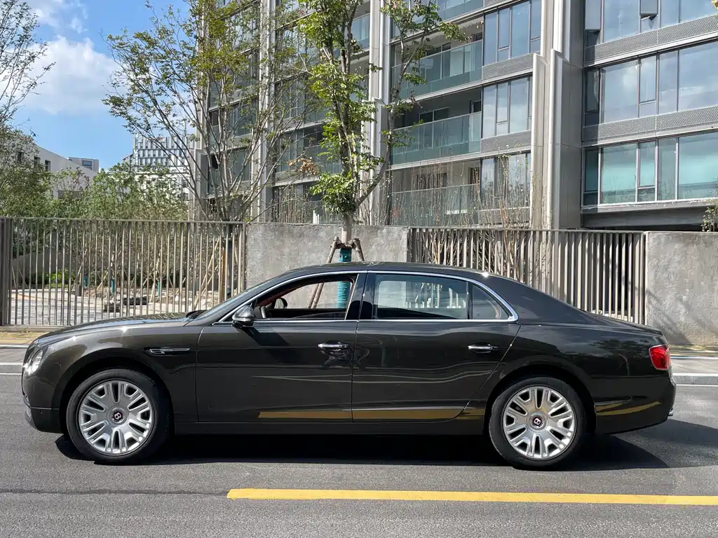 Bentley Flying Spur 2018 — фото 8