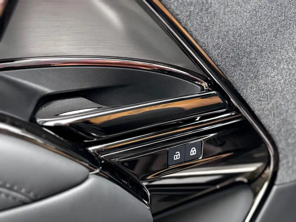 Land Rover Sport 2024 — фото 15
