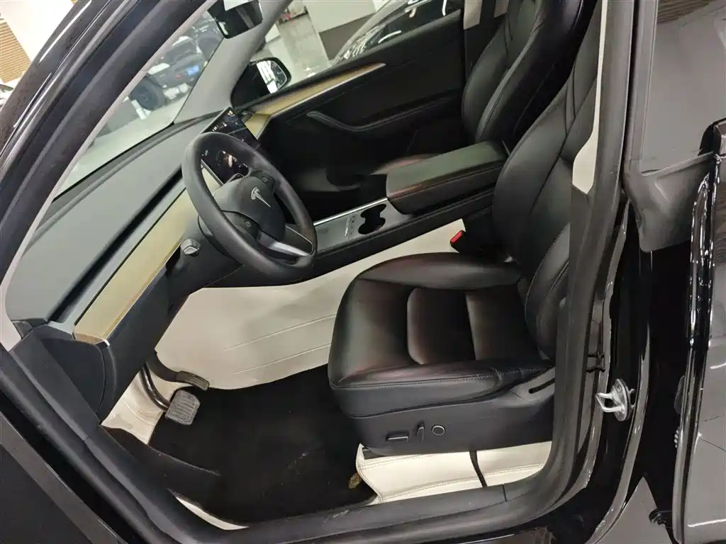 Tesla Model Y 2023 — фото 15