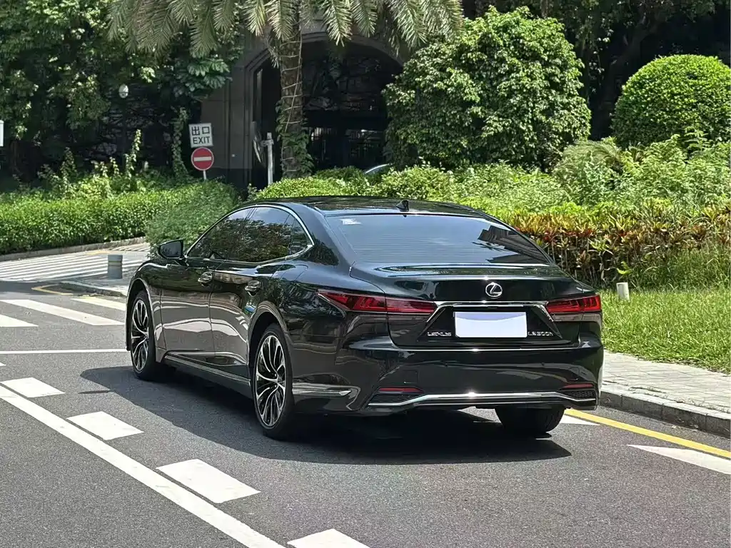 Lexus LS 2021 — фото 15