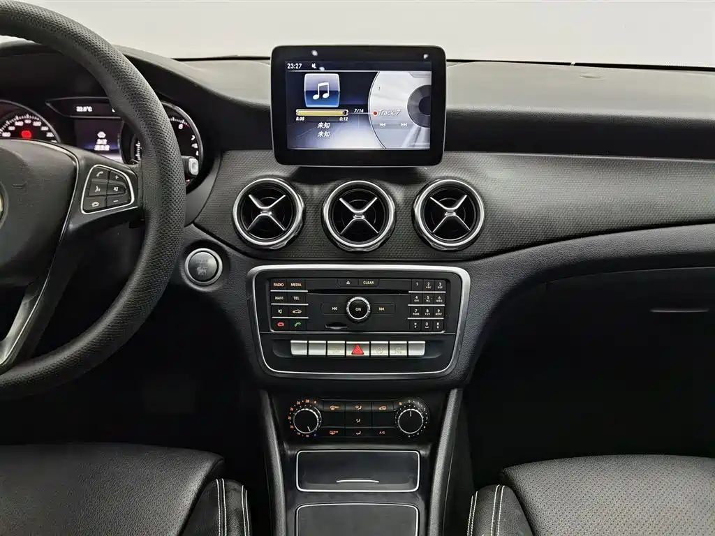 Mercedes-Benz GLA 2018 — фото 12