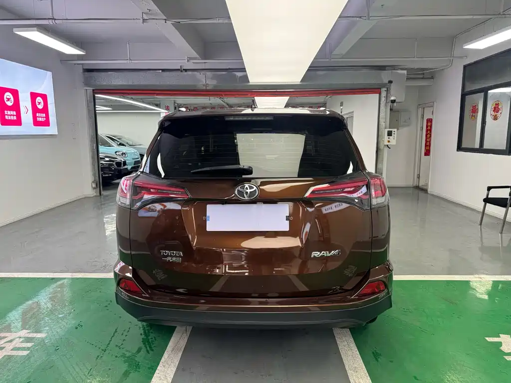 Toyota RAV4 2019 — фото 10