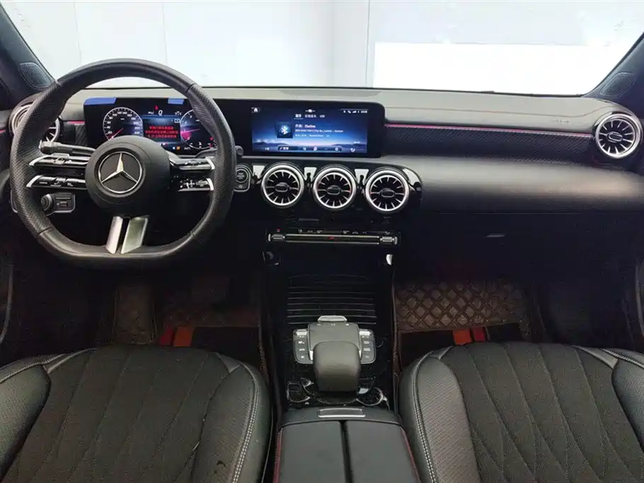 Mercedes-Benz A-Class 2024 — фото 11