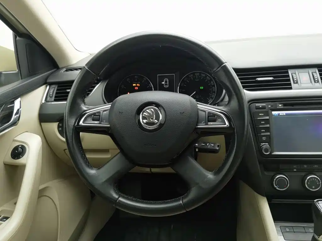 Skoda Octavia 2014 — фото 11