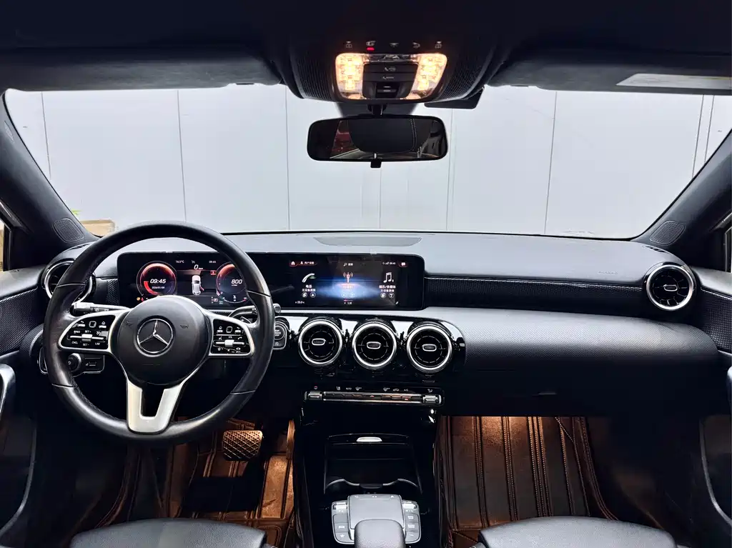 Mercedes-Benz A-Class 2021 — фото 17