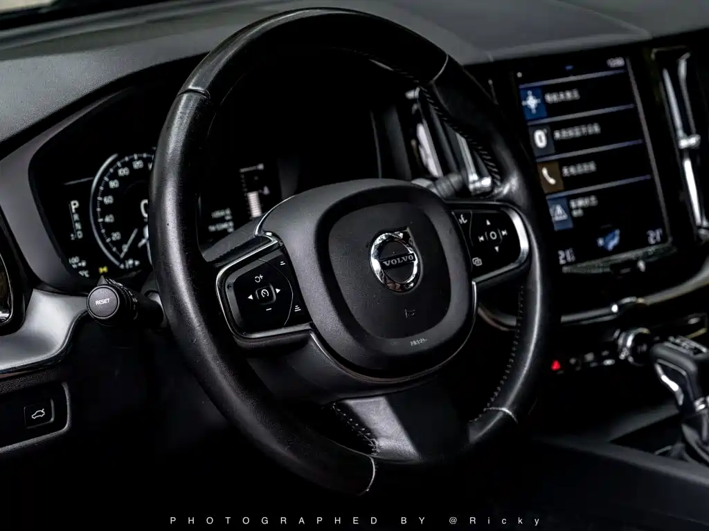 Volvo XC60 2020 — фото 4