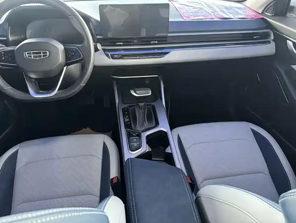 Geely Emgrand 2022