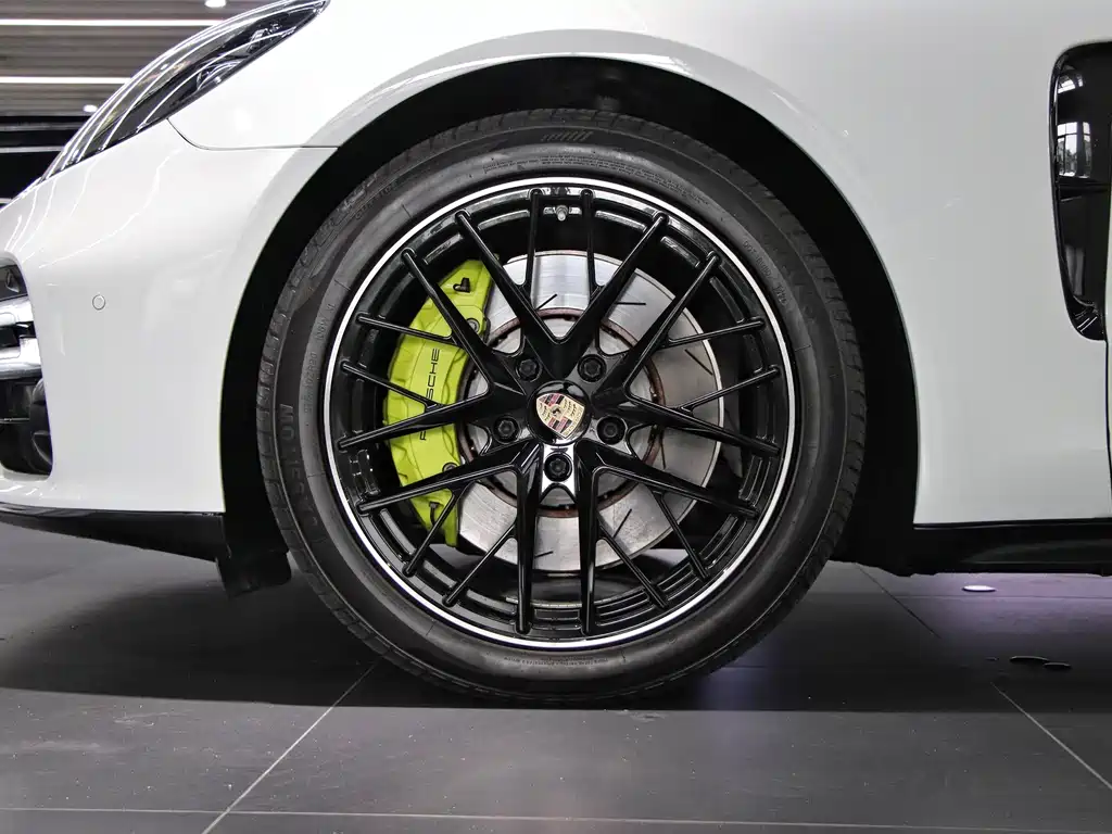 Porsche Panamera Hybrid 2018 — фото 34