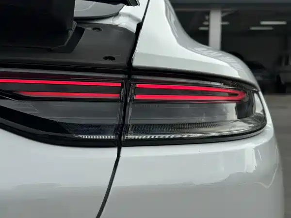 Porsche Panamera 2023
