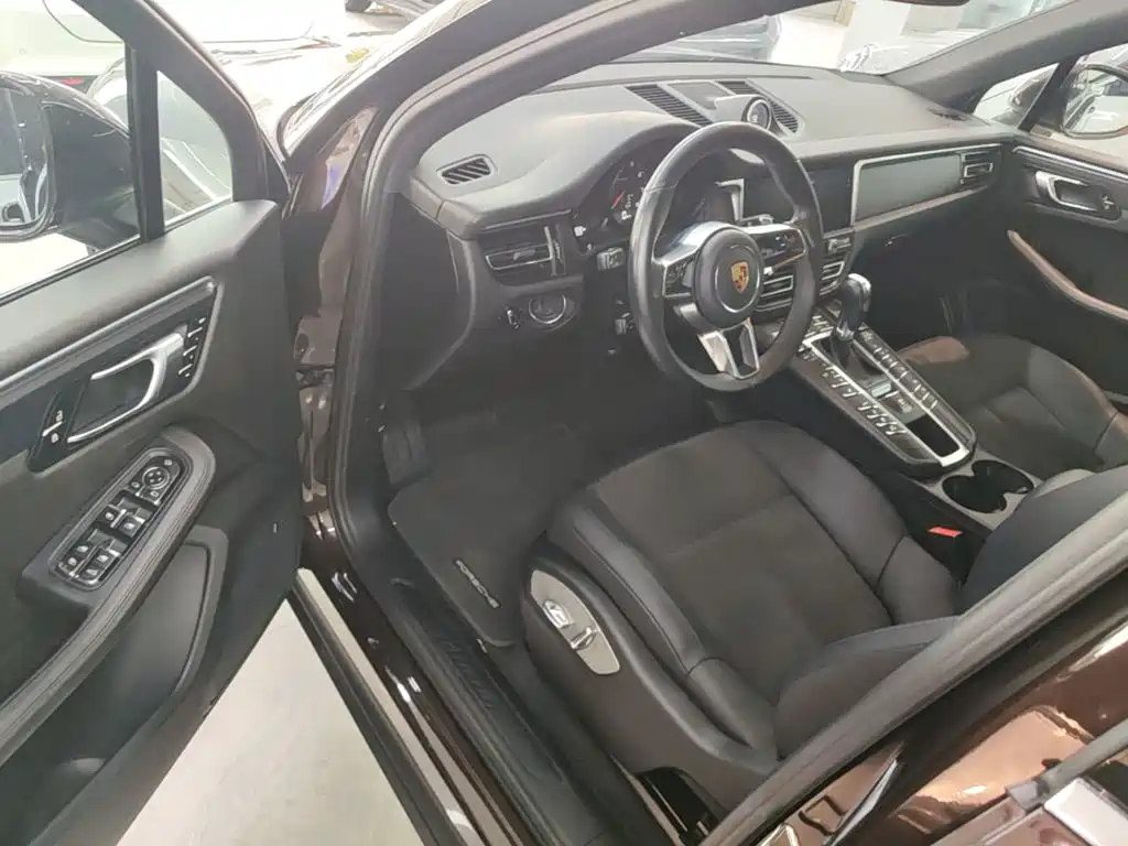 Porsche Macan 2019 — фото 16