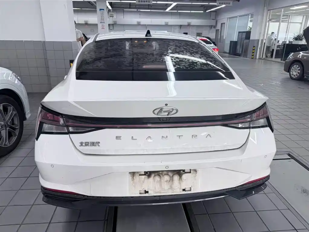 Hyundai Elantra 2022