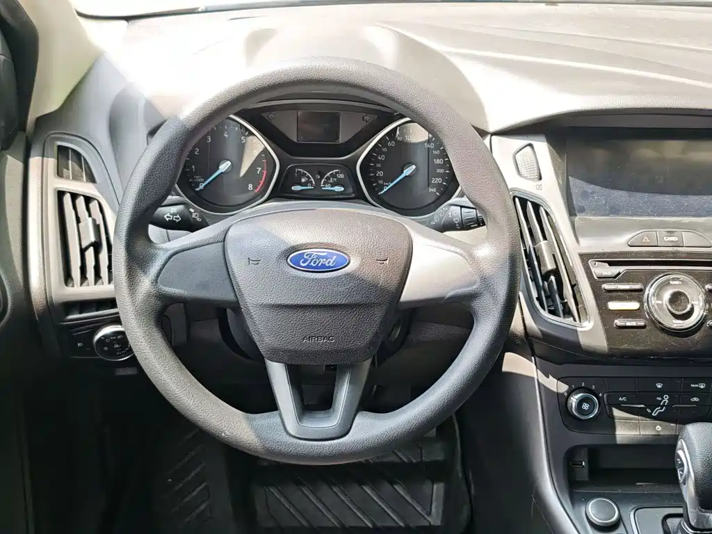 Ford Focus 2017 — фото 18