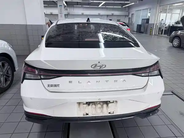Hyundai Elantra 2022