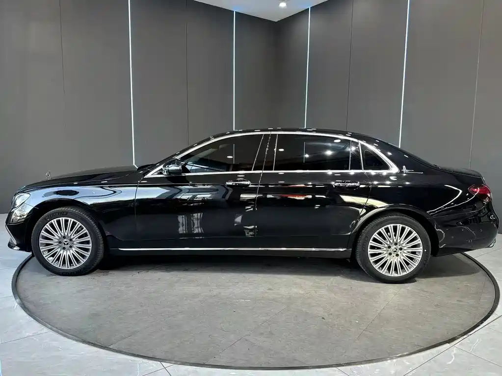 Mercedes-Benz E-Class 2023 — фото 4