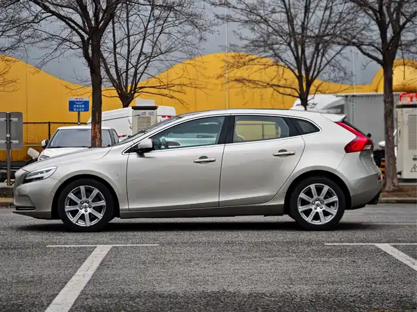Volvo V40 2017