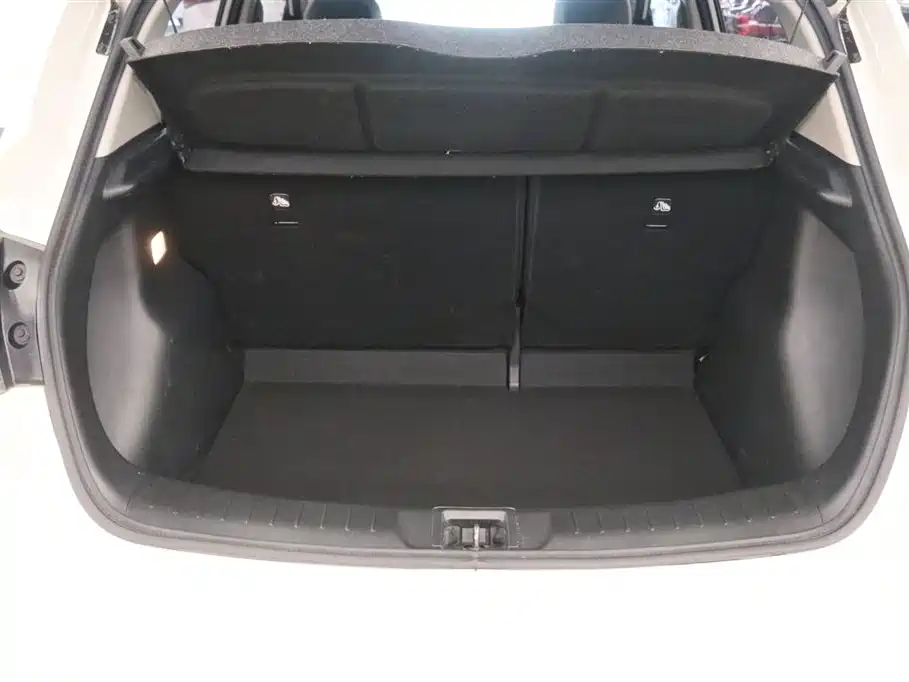 Nissan Tiida 2017 — фото 18