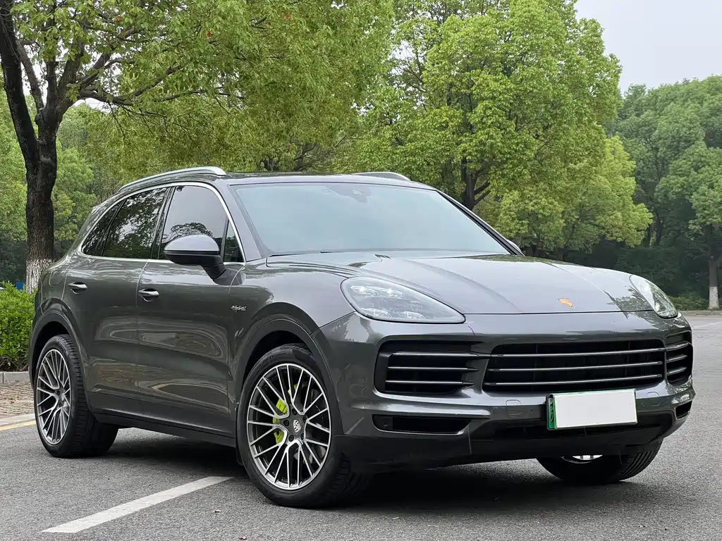 Porsche Cayenne Hybrid 2021