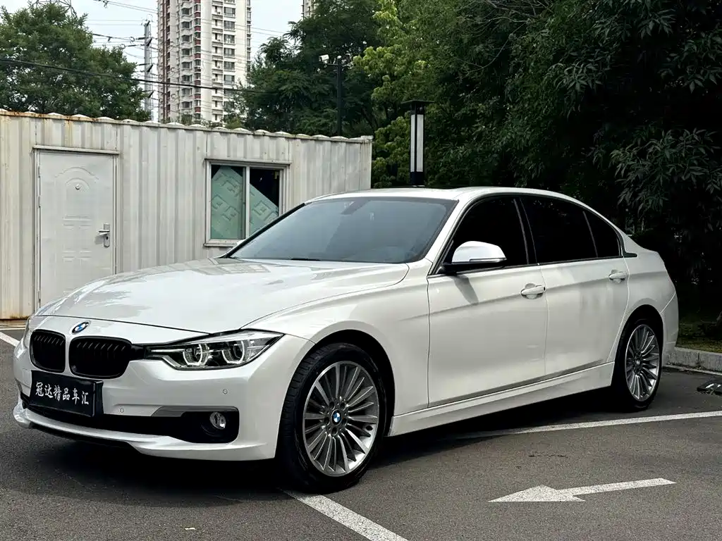 BMW 3 Series 2019 — фото 1