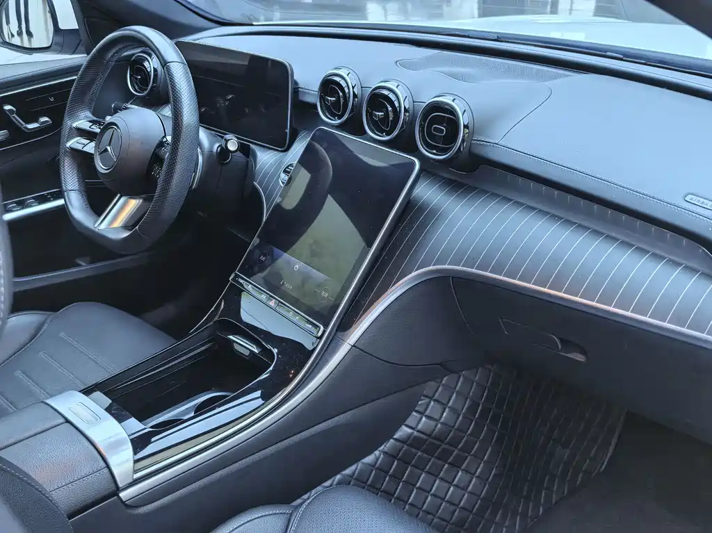 Mercedes-Benz C-Class 2024 — фото 15