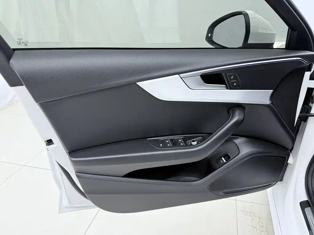 Audi A4L 2022 — фото 12