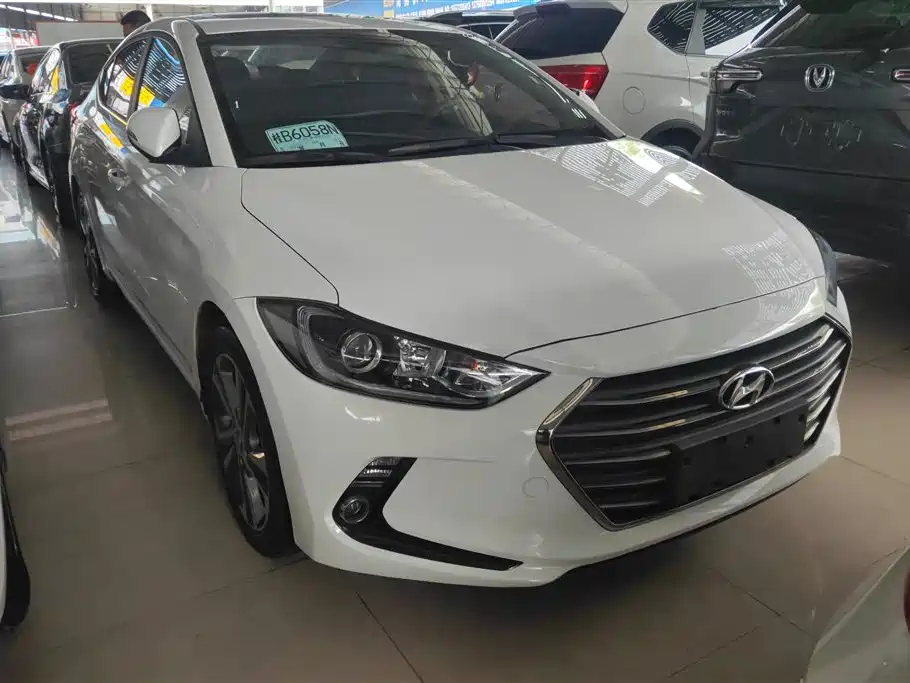 Hyundai Elantra 2016 — фото 2