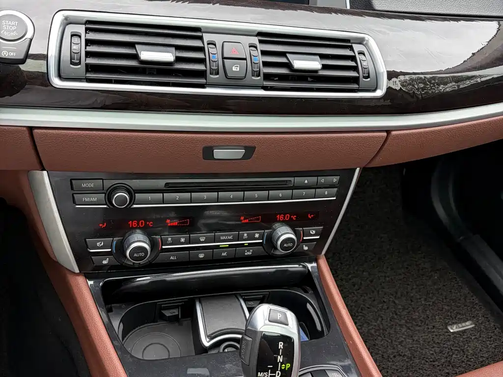 BMW 5 Series GT 2013 — фото 18