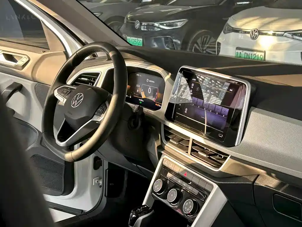 Volkswagen T-Roc 2024