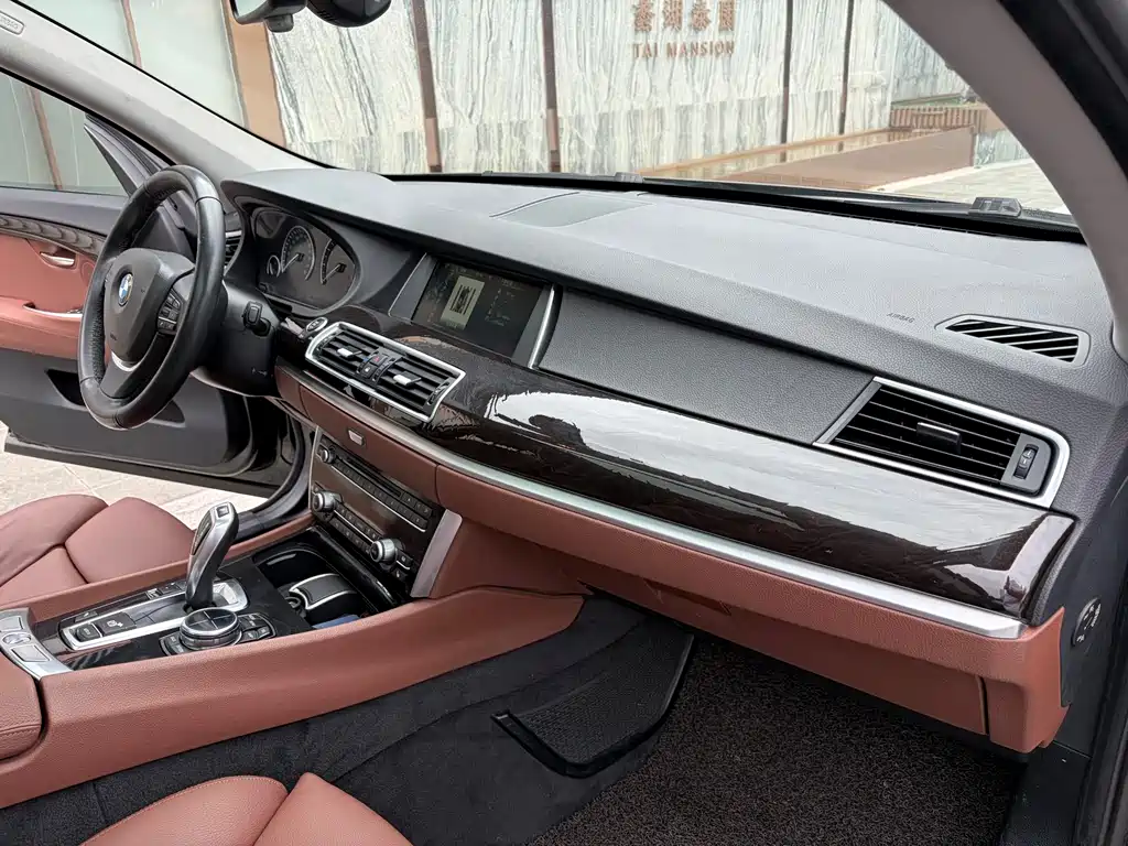 BMW 5 Series GT 2013 — фото 15