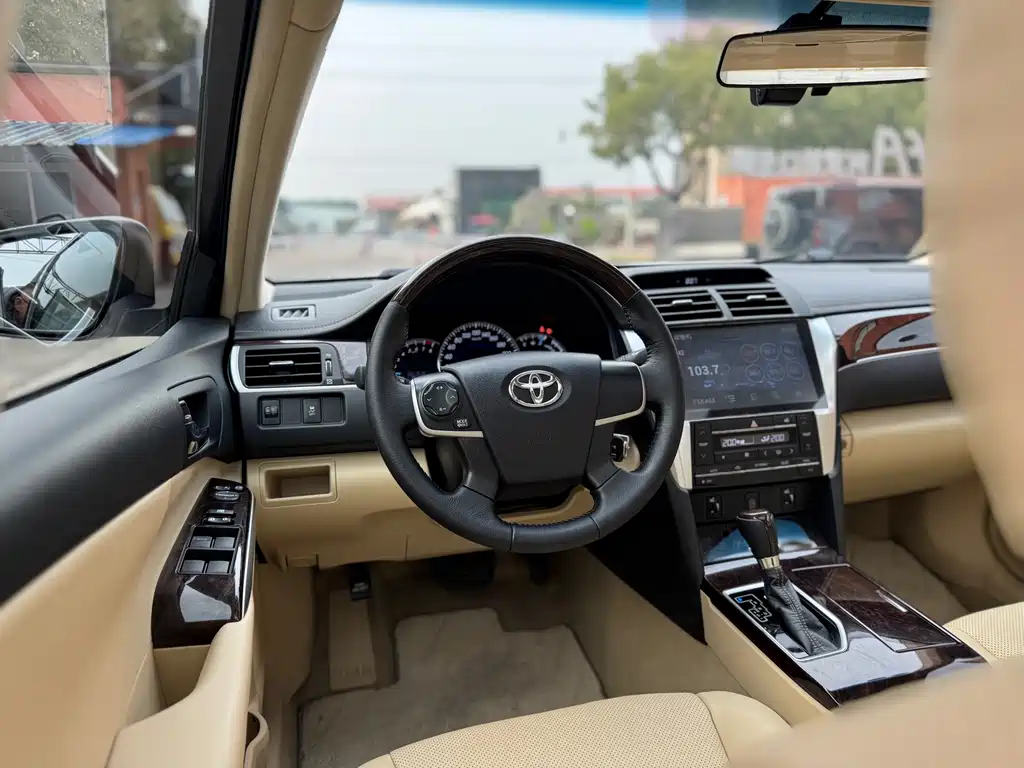 Toyota Camry 2017 — фото 24