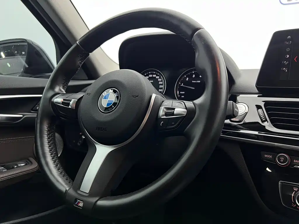 BMW 1 Series 2022 — фото 13