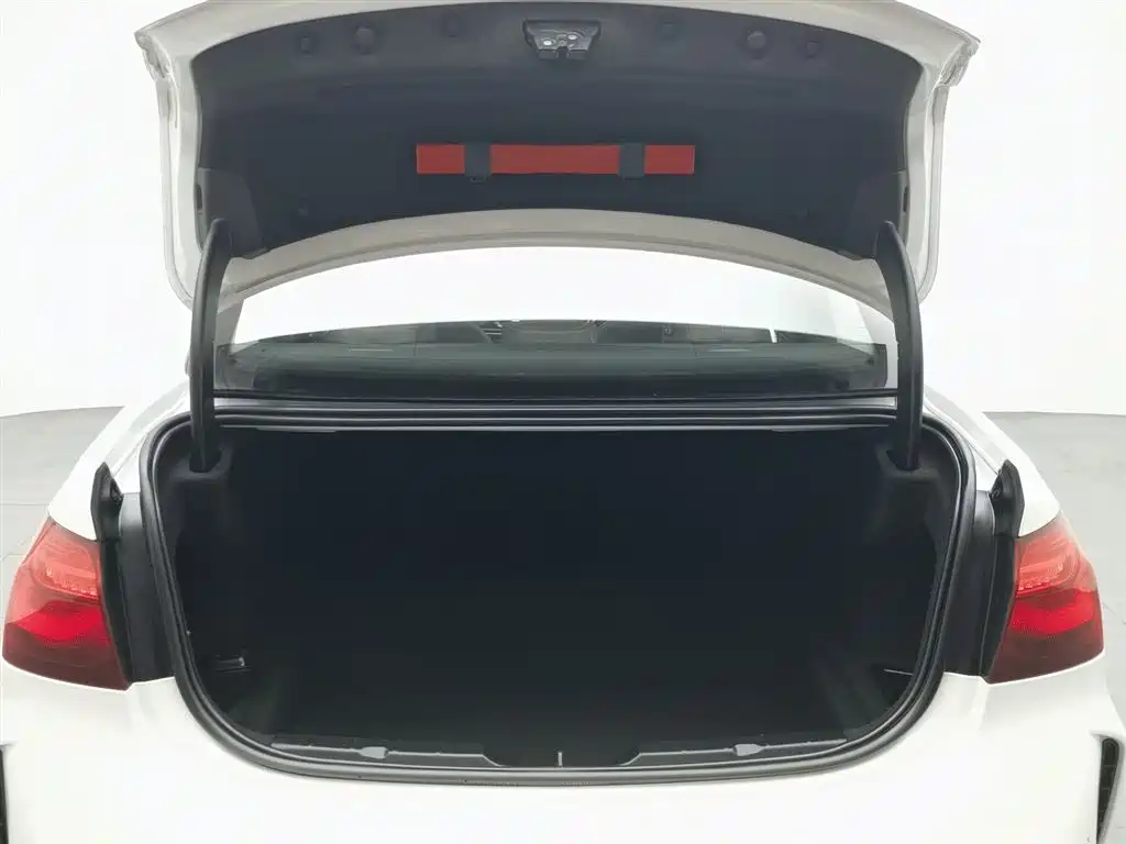 BMW 1 Series 2023 — фото 16