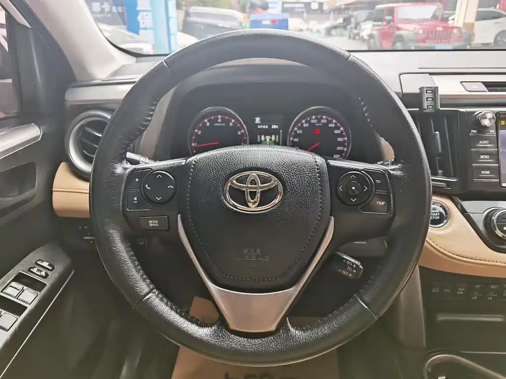 Toyota RAV4 2017 — фото 6