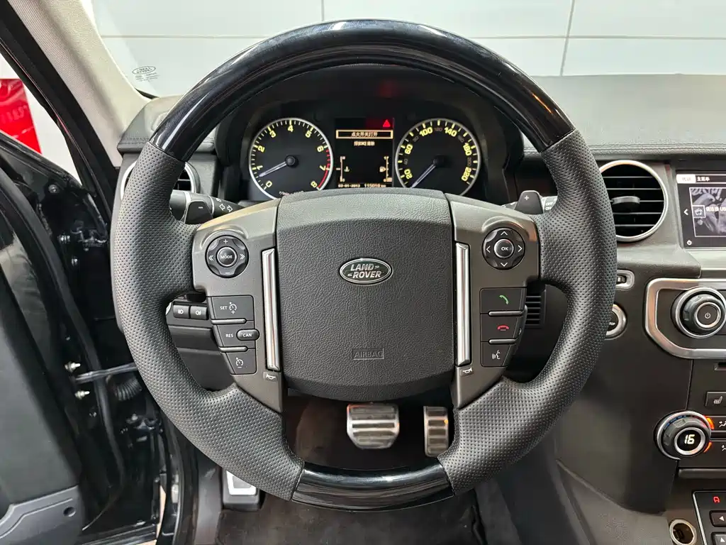 Land Rover Discovery 2017 — фото 11